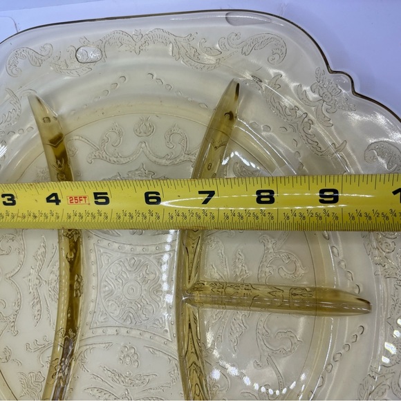 Federal Glass "Madrid" Amber/Yellow Depression Glass divided dish - Picture 6 of 9